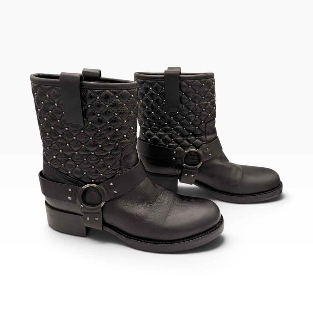 Valentino Garavani Rockstud Biker Boots 38 Black Quilted Leather Lug Luxury